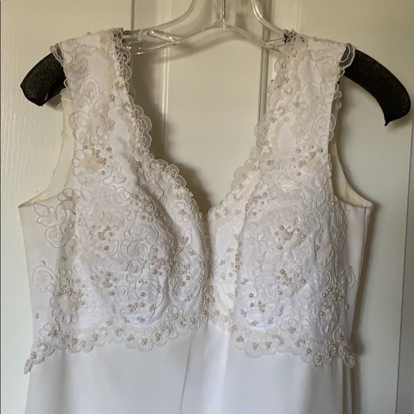 Wedding dress - Picture 2 of 6